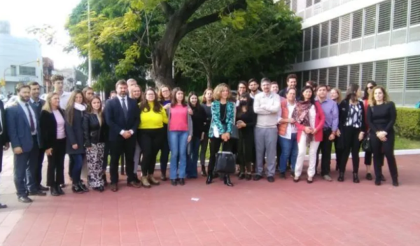 Fiscales acompañando a Goyeneche antes de una de las jornadas del Jury. Foto El Diario.